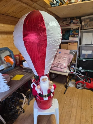 Weihnachtsmann im Ballon