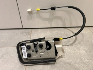 Tesla Y - Türschloss hinten links