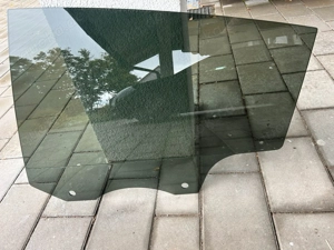 Tesla Y - Scheibe hinten links - 166650900A