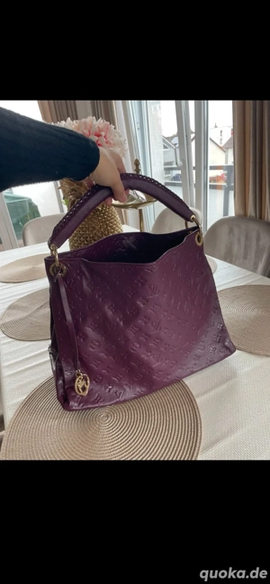 Louis Vuitton  Modell Artsy MM