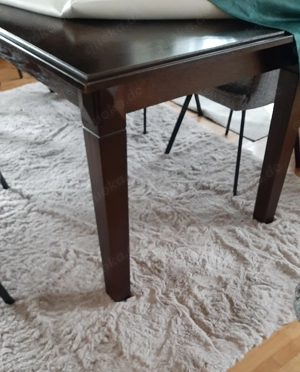 Esszimmertisch anzugeben