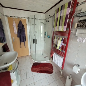 5-Zimmer EG-Wohnung mit ausgebautem Keller, schönem Garten und Garage Abstellplatz