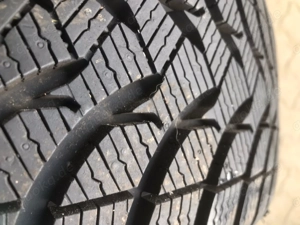 Satz Michelin Alpin Winterreifen auf Alufelgen