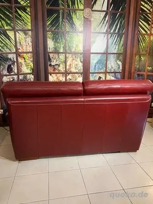 Sofa aus burgunderfarbenem Echtleder