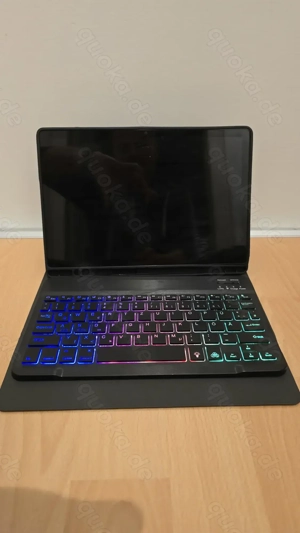 Samsung Galaxy Tab A8 LTE (10,5") + Hülle + beleuchtete Tastatur