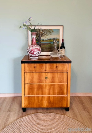 Antike Biedermeier-Kommode aus den 1830ern   ein echtes Schmuckstück!