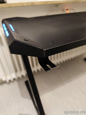 Gaming-Schreibtisch mit Licht Bild 5