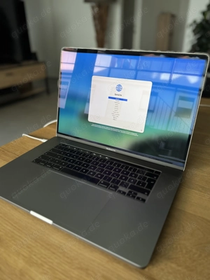 Apple MacBook Pro (16", 2019) 2.6 GHz 6-Core i7, 16 GB, 512GB SSD