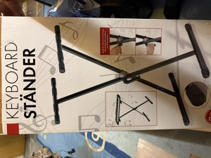 Yamaha Keyboard mit Keyboardständer