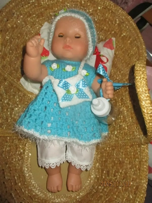 süsse puppe neu eingekleidet handmade