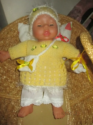 süsse puppe neu eingekleidet handmade