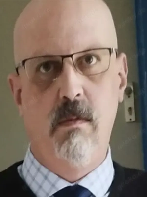 Reifer Er 51 sucht jüngere Sie für Freundschaft plus 