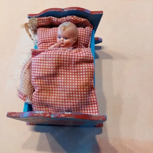 Wiege für Puppenstube, aus den Jahren zwischen 1937 bis 1940, (Sammlerstück)