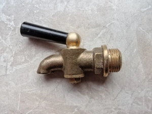 Kleiner 3 8" Wasserhahn aus Messing für Töpfe, Samowar etc. Bild 3