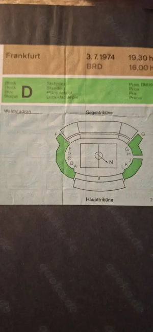 WM 1974 Buch von Hennes Weisweiler in sehr gutem Zustand, mit original eingeklebtem Ticket vom Spiel