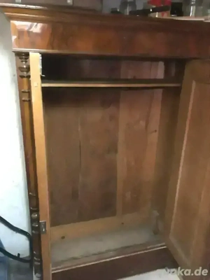 alter Biedermeier Kleiderschrank