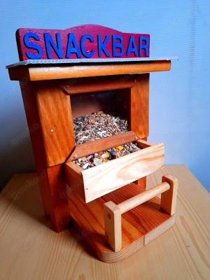 Snackbar Futterhaus, Futterspender für Eichhörnchen und Vögel Das perfekte Geschenk für jeden Anlass