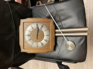 Wanduhr mit Pendel und Gewichten Konnexa