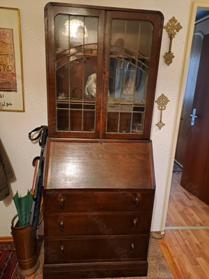 Sekretär mit schöner Vitrine 