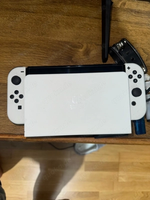 Nintendo Switch Oled mit Hülle und 2 Spiele