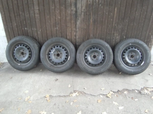 Satz Winterreifen auf Stahlfelge für ein Golf 5