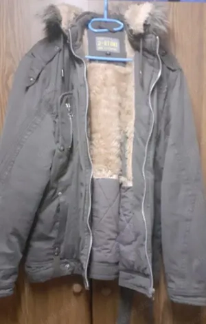 Herren-Winterjacken XL-XXL - Preis von 1,-- muss man angeben damit die Anzeige veröffentlicht wird.