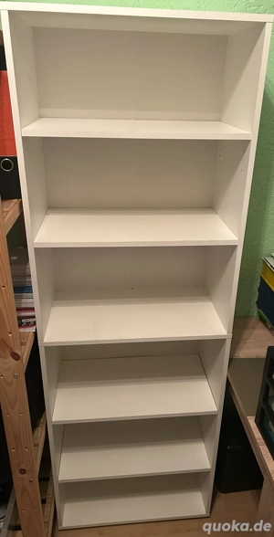 Bücherregal