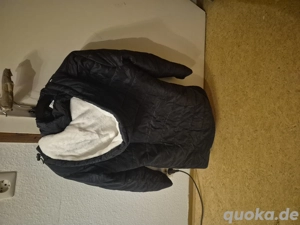 die jacke für Damen ist neu midium
