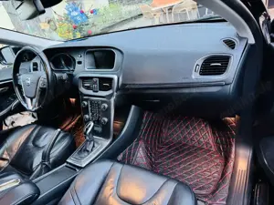 Volvo V40 Momentum Bild 2