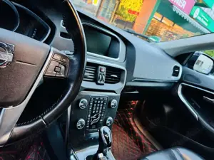 Volvo V40 Momentum Bild 3