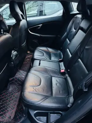 Volvo V40 Momentum Bild 4