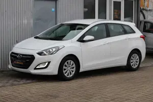Hyundai i30 cw blue Style Automatik+Navi+Kamera