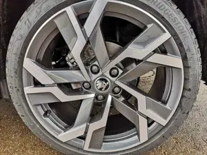 Skoda Karoq Sportline 2.0TDI DSG 4x4 AHK Matrix Pano Sound ... Bild 4