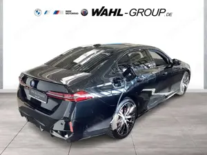 BMW i5 M60 xDrive M Sport Pro AHK Panorama Carbon HeadUp Bild 5