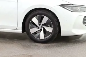 Volkswagen Passat Variant 2.0 TDI DSG Elegance IQ.Light/ACC Bild 3