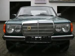 Mercedes-Benz 230 E