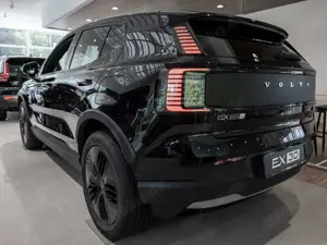 Volvo EX30 Cross Country Performance AWD Ultra 360° Bild 2