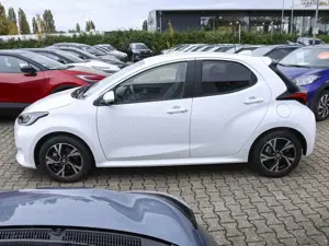 Toyota Yaris 1.5 Hybrid Teamplayer Comfort  SHZ KAMERA KLIMA ALU BT DAB Bild 3