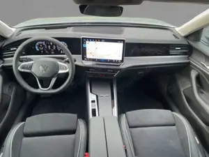 Volkswagen Passat Variant 2,0 TDI DSG 4M Elegance Navi LED Bild 5