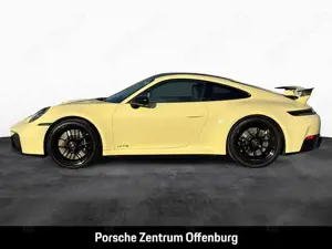 Porsche 992 -2 (911) Carrera 4 GTS Bild 2