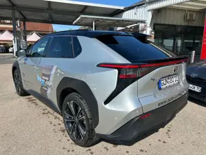 Toyota bZ4X Lounge Bild 3