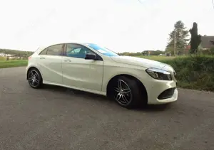 Mercedes-Benz 200 A200d AMG-Line + Nightpaket + Schiebedach Bild 2