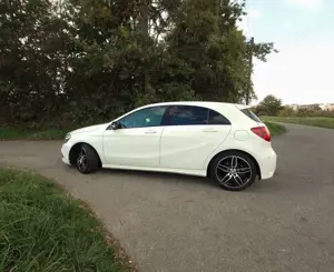 Mercedes-Benz 200 A200d AMG-Line + Nightpaket + Schiebedach Bild 4