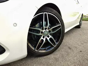 Mercedes-Benz 200 A200d AMG-Line + Nightpaket + Schiebedach Bild 5