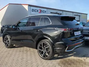 Volkswagen Tiguan 2.0 TDI 4M R-Line PANO*HK*AHK*MATRIX*20" Bild 5