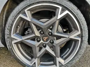 CUPRA Leon Kombi 2.0TSI DSG 4x4 ABT AHK GV5 LED el. Hk Pano N Bild 5