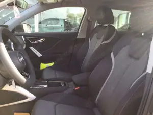 Audi Q2 35 TFSI S tronic S-line LED NAVI APP ACC KAMERA Bild 4