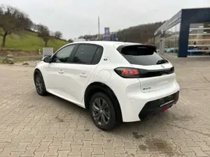 Peugeot 208 e- Active Pack Bild 3