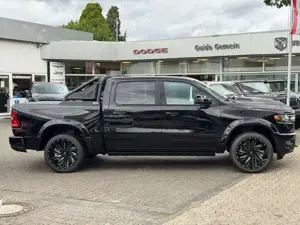 Dodge RAM 1500 Laramie Night Premium Crew 2025 UMBAU Bild 4