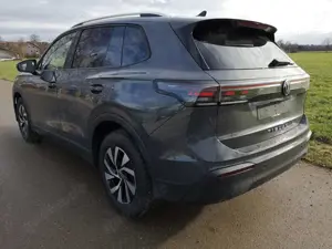 Volkswagen Tiguan 1.5 eTSI Life Navi ACC LED AHK Bild 2